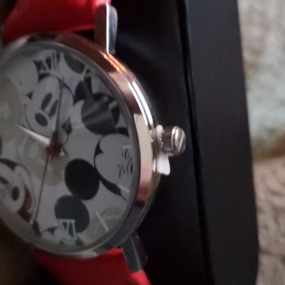 Womens Disney Mikey Mouse watch - Picture 5 of 10